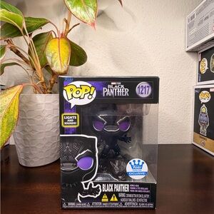 Funko Pop! #1217 - Black Panther Funko Shop Exclusive Lights and sound